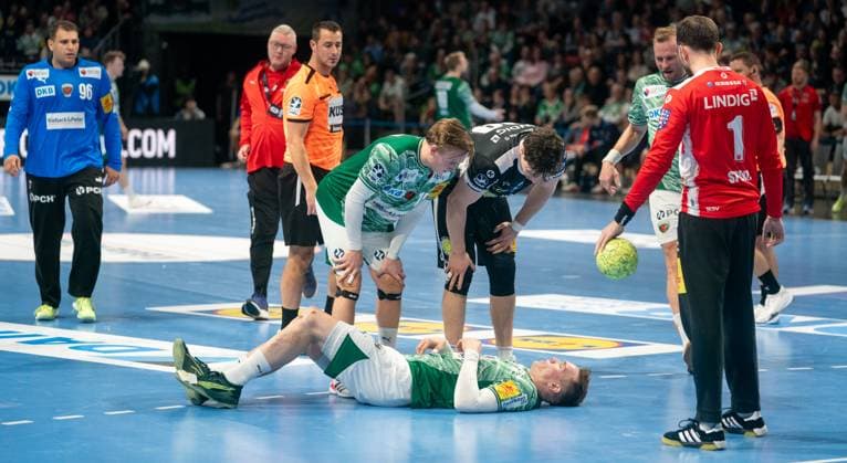 6 11 2025, Handball, Men, DHB Pokal 2025 26, Round of 16, Füchse Berlin ThSV Eisenach Lasse Bredekjaer Andersson Füchse Berlin, lying injured on the ground Berlin Max Schmeling Halle Brandenburg Germany