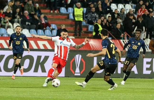 Crvena Zvezda v Lille - UEFA Europa League BELGRADE, SERBIA - NOVEMBER 06: Mirko Ivanic (4) of Crvena Zvezda in action against Aissa Mandi (23) of Lille during the UEFA Europa League football match between Crvena Zvezda and Lille at Rajko Mitic Stadium on November 6, 2025 in Belgrade, Serbia. Filip Stevanovic Anadolu Belgrade Serbia. Editorial use only. Please get in touch for any other usage.  Copyright: x2025xAnadoluxFilipxStevanovicx