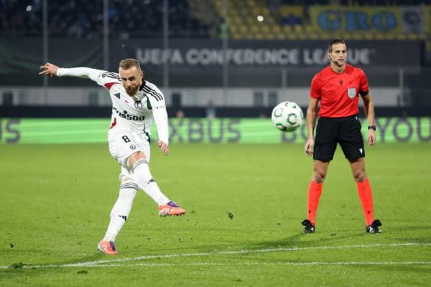 CELJE 06.11.2025 MECZ 3. KOLEJKA LIGA KONFERENCJI SEZON 2025 26: NK CELJE - LEGIA WARSZAWA --- UEFA CONFERENCE LEAGUE MATCH: NK CELJE - LEGIA WARSAW RAFAL AUGUSTYNIAK JAVIER ALBEROLA ROJAS FOT. PIOTR KUCZA FOTOPYK NEWSPIX.PL --- newspix.pl 