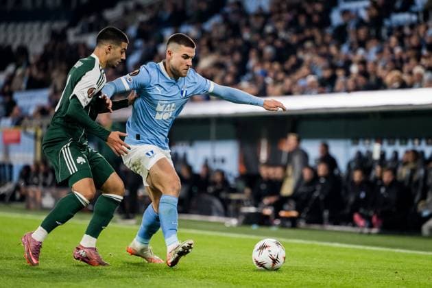 251106 Giannis Kotsiras of Panathinaikos and Gabriel Busanello of Malmö FF during the UEFA Europa League football match between Malmö FF and Panathinaikos on November 6, 2025 in Malmö Photo Petter Arvidson BILDBYRAN kod PA PA1108 fotboll football soccer fotball uefa europa league europa league malmö ff panathinaikos bbeng bbauto  Copyright: PETTERxARVIDSON BB251106PA135