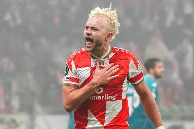 celebrate the goal, goal celebration for 1 1 by goal scorer Benedict Hollerbach 1 FSV Mainz 05, 17 06 11 2025 1 FSV Mainz 05 vs AC Florence MEWA Arena, Europa Conference League