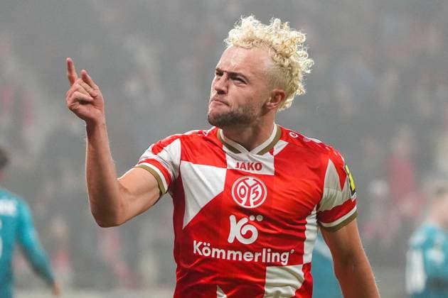 celebrate the goal, goal celebration for 1 1 by goal scorer Benedict Hollerbach 1 FSV Mainz 05, 17 06 11 2025 1 FSV Mainz 05 vs AC Florence MEWA Arena, Europa Conference League