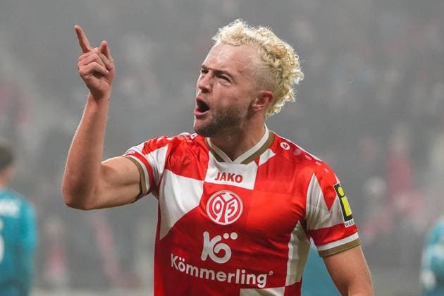 celebrate the goal, goal celebration for 1 1 by goal scorer Benedict Hollerbach 1 FSV Mainz 05, 17 06 11 2025 1 FSV Mainz 05 vs AC Florence MEWA Arena, Europa Conference League