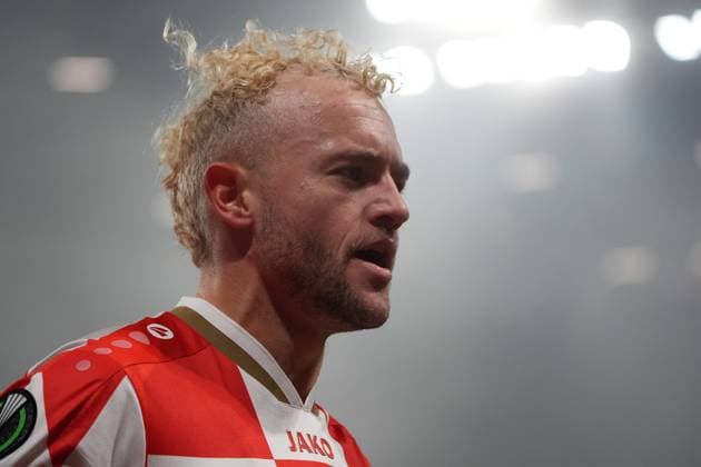 celebrate the goal, goal celebration for 1 1 by goal scorer Benedict Hollerbach 1 FSV Mainz 05, 17 06 11 2025 1 FSV Mainz 05 vs AC Florence MEWA Arena, Europa Conference League