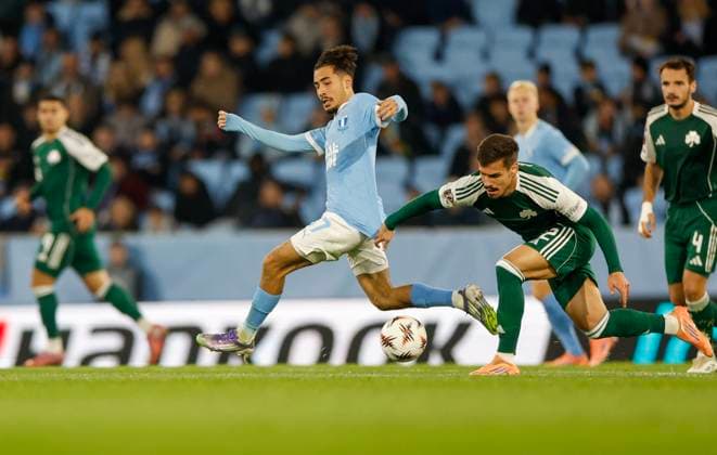 Malmö s Adrian Skogmar and Panathinaikos MiloÅ¡ PantoviÄ‡ during Thursday s Europa League fourth round football match between Malmö FF and Panathinaikos at Eleda Stadion in Malmö, Sweden on November 06, 2025 MALMÖ SWEDEN x10600x  Copyright: xAndreasxHillergren TTx EUROPA LEAGUE MALMÖ FF - PANATHINAIKOS