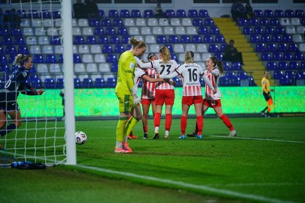 Lisa Kolb 22 SC Freiburg Women , Vanessa Diehm 6 TSG Hoffenheim Women and goalkeeper Laura Dick 1 TSG Hoffenheim Women celebrate the goal together GPFBL TSG Hoffenheim vs SC Freiburg on 06 11 2025 at Dietmar Hopp Stadion in Hoffenheim Players celebrate goal Copyright: xspeedshotx