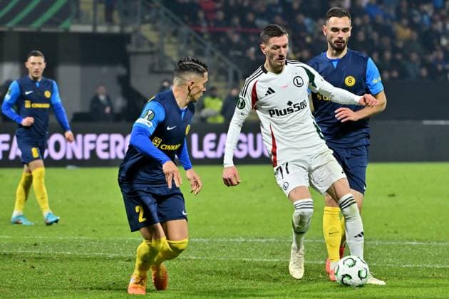 Celje, Slovenia, November 06th 2025, Ermal Krasniqi of Legia Warszawa (2R) in action against Juanjo Nieto of Celje (2L) during the UEFA Conference League, League phase Matchday 3, between Celje (Slovenia) and Legia Warszawa (Polande) at Stadion Celje, Celje, Slovenia. (Photo by Igor Kupljenik Sports Press Photo) Copyright: xIgorxKupljenikx xSPPx Sportspressphoto_SPR57776