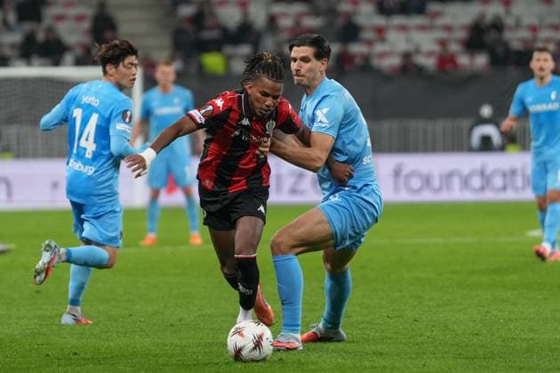 Igor Matanovic SC Freiburg, 31 in duel , France, Football, UEFA Europa League, Matchday 4, League Phase, 2025 2026, OGC Nice vs SC Freiburg, 06 11 2025, Allianz Riviera, Nice, France Nice Allianz Riviera Provence Alpes Côte d Azur, CÃ France Copyright: xArnexAmbergx