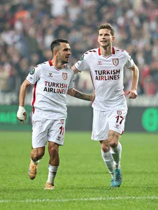 Samsunspor v Hamrun Spartans - UEFA Conference League SAMSUN, TURKIYE - NOVEMBER 6: Samsunspor’s Emre Kilinc (11) celebrates with teammate Logi Tomasson (17) after scoring a goal during the UEFA Conference League week 3 match between Samsunspor and Hamrun Spartans at Yeni 19 Mayis Stadium in Samsun, Turkiye, on November 6, 2025. Veysel Altun Anadolu Samsun Turkey. Editorial use only. Please get in touch for any other usage.  Copyright: x2025xAnadoluxVeyselxAltunx