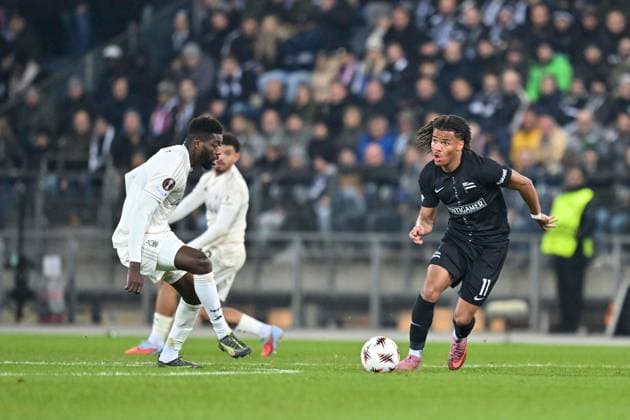 SOCCER - UEFA EL, Sturm vs Nottingham GRAZ,AUSTRIA,06.NOV.25 - SOCCER - UEFA Europa League, SK Sturm Graz vs Nottingham Forest. Image shows Ibrahim Sangare (Nottingham) and Jacob Hoedl (Sturm).  GEPAxpictures xAvnixRetkoceri