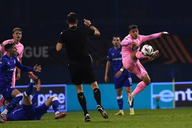 Zagreb, Croatia, November 06th 2025, Fran Beltran of Celta (L) in action during the UEFA Europa League, League phase Matchday 4, match between Dinamo Zagreb (Croatia) and Celta (Spain) at Stadium Maksimir, Zagreb, Croatia.(Photo by Natasa Kupljenik Sports Press Photo) Copyright: xNatasaxKupljenikx xSPPx Sportspressphoto_SPR57791