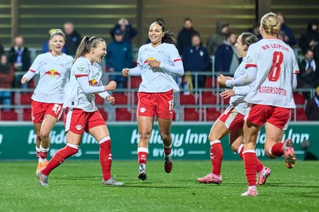 06 11 2025, GER, Womens Soccer, BL, 2025 2026, RB Leipzig FC Carl Zeiss Jena Annabel Schasching 16, RB Leipzig , Cheers after her converted penalty to make it 2 0 Leipzig Training Center of the Red Bull Saxony Germany