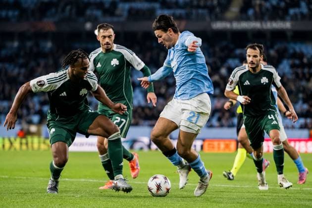 251106 Erik Palmer Brown of Panathinaikos and Stefano Vecchia of Malmö FF during the UEFA Europa League football match between Malmö FF and Panathinaikos on November 6, 2025 in Malmö Photo Petter Arvidson BILDBYRAN kod PA PA1108 fotboll football soccer fotball uefa europa league europa league malmö ff panathinaikos bbeng bbauto  Copyright: PETTERxARVIDSON BB251106PA157