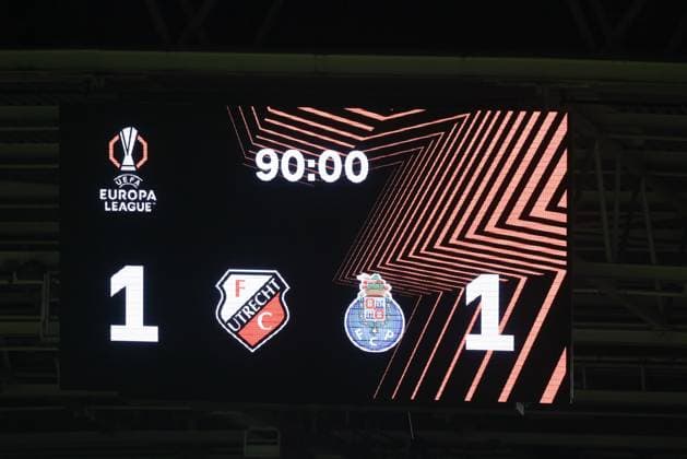 UTRECHT , 06-11-2025 , stadium Galgenwaard , season 2025 2026 , UEFA Europa League football , league phase match day 4 , match between FC Utrecht and Porto , picture shows 1-1 scorebord, final score Utrecht - Porto  x31891088x Copyright: