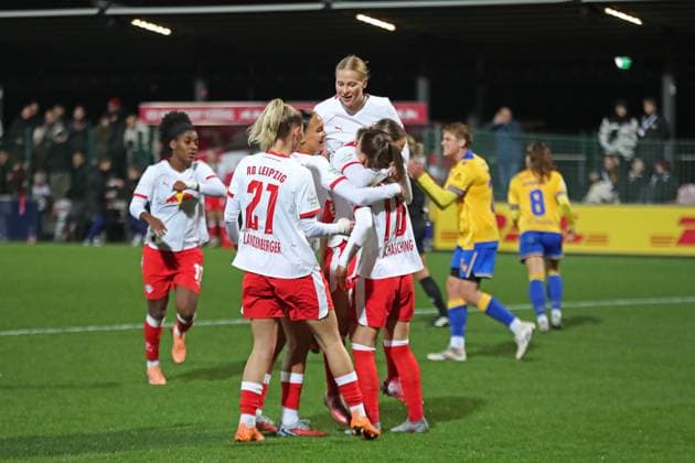 Google Pixel Womens Bundesliga, RB Leipzig FC Carl Zeiss Jena 06 11 2025 Goal jubilation at RB Leipzig, Emilia Kiaer Asgeirsdottir 8, RB Leipzig on top Football, Google Pixel Womens Bundesliga, Season 2025 2026, 9 Matchday RB Leipzig vs FC Carl Zeiss Jena on 06 11 2025, Training Center Cottaweg, Leipzig DFB REGULATIONS PROHIBIT ANY USE OF PHOTOGRAPHS AS IMAGE SEQUENCES AND OR QUASI VIDEO Copyright: xBEAUTIFULxSPORTS JanxKaeferx