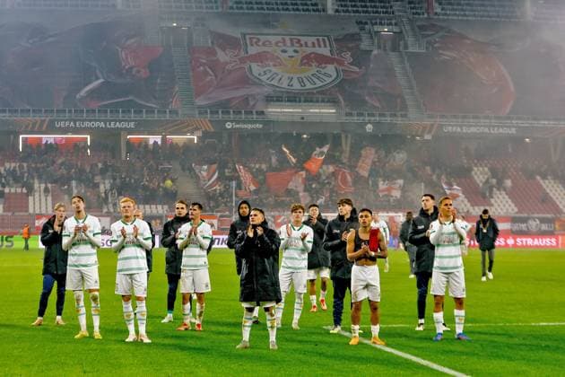 SALZBURG , 06-11-2025 , Red Bull Arena , season 2025 2026 , UEFA Europa League League phase . match between RB Salzburg and Go Ahead Eagles, Picture shows GA Eagles players dejection after the match 2-0 Salzburg - Go Ahead Eagles  x31891116x Copyright: