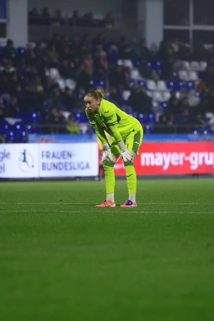 Goalkeeper Laura Dick 1 TSG Hoffenheim Women in defense GPFBL TSG Hoffenheim vs SC Freiburg on 06 11 2025 at Dietmar Hopp Stadion in Hoffenheim Goalkeeper in action Copyright: xspeedshotx