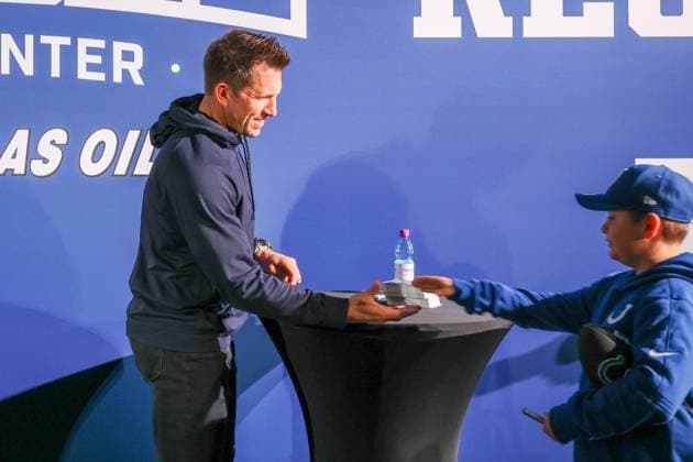 Dallas Clark ( former player Colts) sign autographs, indianapolis Colts , Fan-Zone im Center am Potsdamer Platz,2025_11_06,Photo:Foot.Bowl Thomas Sobotzki Copyright: xFootxBowl ThomasxSobotzkix