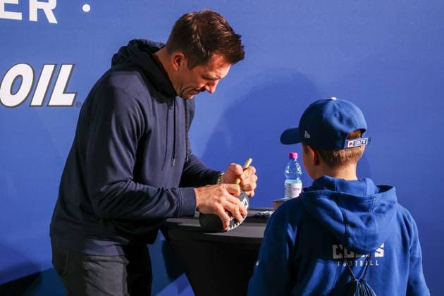 Dallas Clark ( former player Colts) sign autographs Indianapolis Colts , Fan-Zone im Center am Potsdamer Platz,2025_11_06,Photo:Foot.Bowl Thomas Sobotzki Copyright: xFootxBowl ThomasxSobotzkix