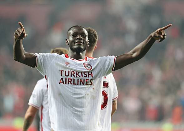 Samsunspor v Hamrun Spartans - UEFA Conference League SAMSUN, TURKIYE - NOVEMBER 6: Marius Mouandilmadji (9) of Samsunspor celebrates after scoring a goal during the UEFA Conference League week 3 football match between Samsunspor and Hamrun Spartans at Yeni 19 Mayis Stadium in Samsun, Turkiye, on November 6, 2025. Veysel Altun Anadolu Samsun Turkey. Editorial use only. Please get in touch for any other usage.  Copyright: x2025xAnadoluxVeyselxAltunx