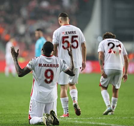 Samsunspor v Hamrun Spartans - UEFA Conference League SAMSUN, TURKIYE - NOVEMBER 6: Marius Mouandilmadji (9) of Samsunspor celebrates after scoring a goal during the UEFA Conference League week 3 football match between Samsunspor and Hamrun Spartans at Yeni 19 Mayis Stadium in Samsun, Turkiye, on November 6, 2025. Veysel Altun Anadolu Samsun Turkey. Editorial use only. Please get in touch for any other usage.  Copyright: x2025xAnadoluxVeyselxAltunx