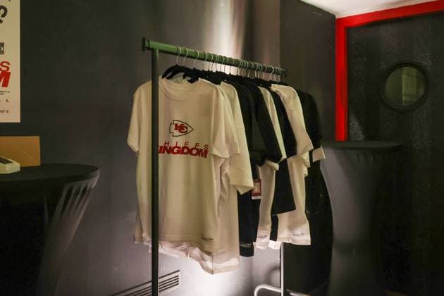 Merchandising in the house, Kansas City Chiefs Fanpub Berlin 2025, 2025_11_06, NFL, American Football Herren, USA , Photo: Foot.Bowl Thomas Sobotzki Copyright: xFootxBowl ThomasxSobotzkix
