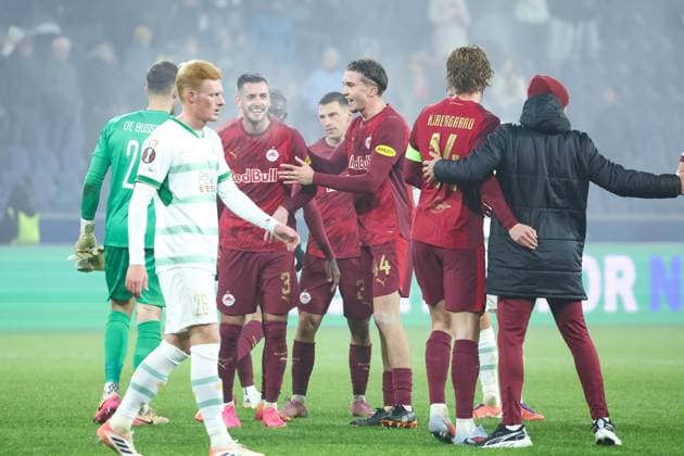SOCCER - UEFA EL, RBS vs Deventer SALZBURG,AUSTRIA,06.NOV.25 - SOCCER - UEFA Europa League, Red Bull Salzburg vs Go Ahead Eagles Deventer. Image shows the celebration of Aleksa Terzic (RBS) with his teammates.  GEPAxpictures xDavidxGeieregger