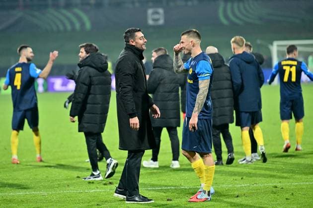 Celje, Slovenia, November 06th 2025, Albert Riera head coach of Celje (L) and Franko Kovacevic of Celje (R) celebrate after the UEFA Conference League, League phase Matchday 3, between Celje (Slovenia) and Legia Warszawa (Polande) at Stadion Celje, Celje, Slovenia. (Photo by Igor Kupljenik Sports Press Photo) Copyright: xIgorxKupljenikx xSPPx Sportspressphoto_SPR57795