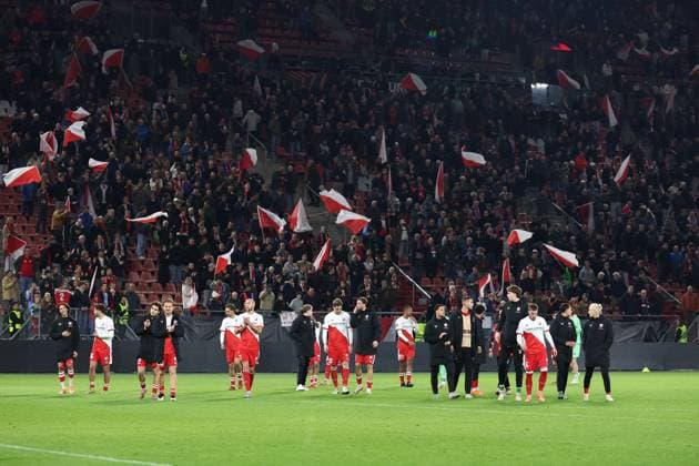 UTRECHT , 06-11-2025 , stadium Galgenwaard , season 2025 2026 , UEFA Europa League football , league phase match day 4 , match between FC Utrecht and Porto , picture shows Utrecht players thanking the fans Utrecht - Porto  x31891141x Copyright: