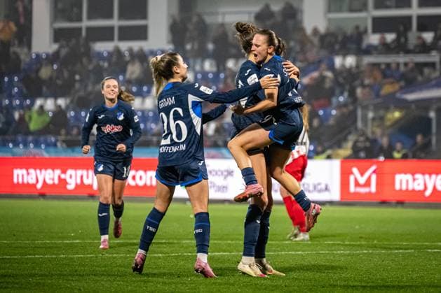 GPFBL TSG Hoffenheim SC Freiburg 06 11 2025 Marie Steiner 19 TSG Hoffenheim Women cheers emotionally in the foreground, Valesca Ampoorter 18 TSG Hoffenheim Women and Janna Grimm 26 TSG Hoffenheim Women celebrate with GPFBL TSG Hoffenheim vs SC Freiburg on 06 11 2025 at Dietmar Hopp Stadium in Hoffenheim Copyright: xBEAUTIFULxSPORTS Gelhardtx