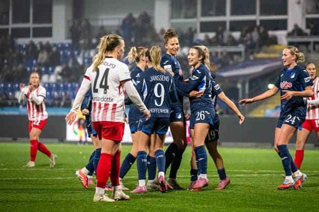 GPFBL TSG Hoffenheim SC Freiburg 06 11 2025 Franziska Harsch 17 TSG Hoffenheim Women cheers with Janna Grimm 26 TSG Hoffenheim Women , Feli Delacauw 24 TSG Hoffenheim Women and Marta Cazalla 15 TSG Hoffenheim Women after the goal GPFBL TSG Hoffenheim vs SC Freiburg on 06 11 2025 at Dietmar Hopp Stadion in Hoffenheim Copyright: xBEAUTIFULxSPORTS Gelhardtx