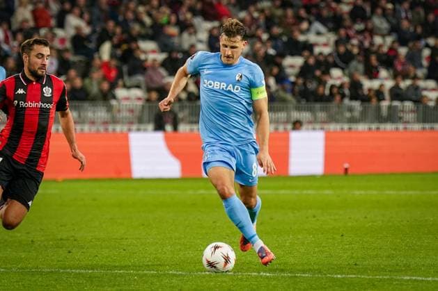 Football, UEFA Europa League 2025 26, Matchday 4 OGC Nice vs SC Freiburg Allianz Riviera Nice, France Charles Vanhoutte OGC Nice, 24 and Maximilian Eggestein SC Freiburg, 08 Copyright: xJOERANxSTEINSIEKx