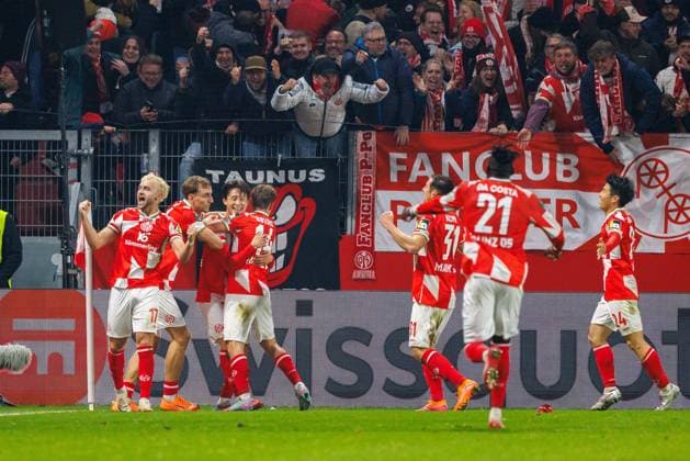 UECL 1 FSV Mainz 05 AC Florence A few seconds Mainz celebrate the 2 1 goal by Jae sung Lee 1 FSV Mainz 05, 7 goal celebration in the UEFA Conference League match between 1 FSV Mainz 05 and AC Florence on matchday 3 at the MEWA Arena Mainz on 06 11 2025 Copyright: xBEAUTIFULxSPORTS Hahnex