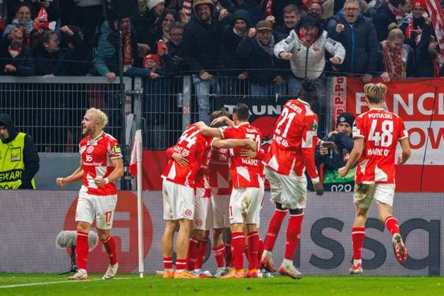 UECL 1 FSV Mainz 05 AC Florence A few seconds Mainz celebrate the 2 1 goal by Jae sung Lee 1 FSV Mainz 05, 7 goal celebration in the UEFA Conference League match between 1 FSV Mainz 05 and AC Florence on matchday 3 at the MEWA Arena Mainz on 06 11 2025 Copyright: xBEAUTIFULxSPORTS Hahnex