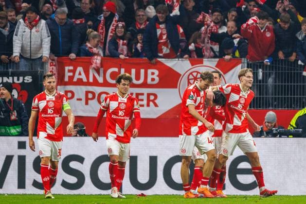 UECL 1 FSV Mainz 05 AC Florence A few seconds Mainz celebrate the 2 1 goal by Jae sung Lee 1 FSV Mainz 05, 7 goal celebration in the UEFA Conference League match between 1 FSV Mainz 05 and AC Florence on matchday 3 at the MEWA Arena Mainz on 06 11 2025 Copyright: xBEAUTIFULxSPORTS Hahnex