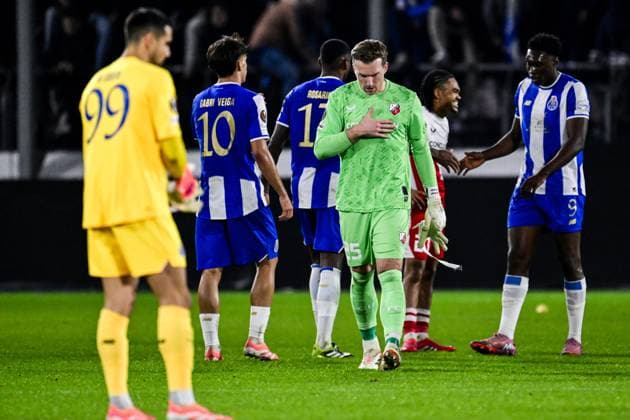 UTRECHT - FC Utrecht goalkeeper Michael Brouwer after the UEFA Europa League match between FC Utrecht and FC Porto at the Galgenwaard Stadium on November 6, 2025, in Utrecht, Netherlands. ANP OLAF KRAAK UEFA Europa League 2025-2026 xVIxANPxSportx xxANPxIVx 541416003 originalFilename: 541416003.jpg