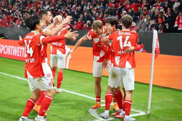 Mainz, Germany 06 November 2025 Conference League 2025 2026 FSV Mainz 05 vs AC Florence Pictured Jae sung Lee Mainz 2 v r celebrates his goal to make it 2 1 Mewa Arena Rheinland Pfalz Copyright: xFotostandx xRacochax
