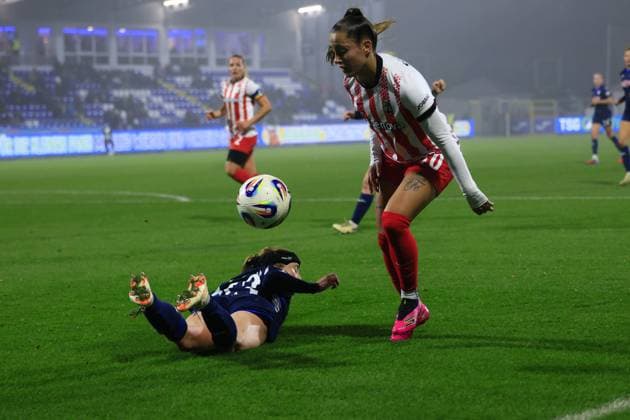 Selina Vobian 10 SC Freiburg women in a duel with Wielle Douma 13 TSG Hoffenheim women and Nadine Bitzer 30 TSG Hoffenheim women on the ground GPFBL TSG Hoffenheim vs SC Freiburg on 06 11 2025 at Dietmar Hopp Stadion in Hoffenheim Intense duel for the ball Copyright: xspeedshotx
