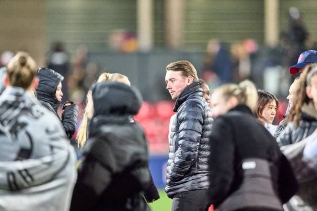 06 11 2025, GER, Womens Soccer, BL, 2025 2026, RB Leipzig FC Carl Zeiss Jena Jonas Stephan Head Coach, RB Leipzig , after the final whistle, in the team circle Leipzig training center of the Red Bull Saxony Germany