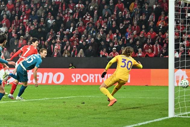06 11 2025, xsltx, Fussball UEFA Conference League, FSV Mainz 05 AC Florenz v l Jae Sung Lee FSV Mainz 05 Torschuetze, erzielt das Tor, Treffer, scores the goal 2 1 DFL DFB REGULATIONS PROHIBIT ANY USE OF PHOTOGRAPHS as IMAGE SEQUENCES and or QUASI VIDEO Mainz