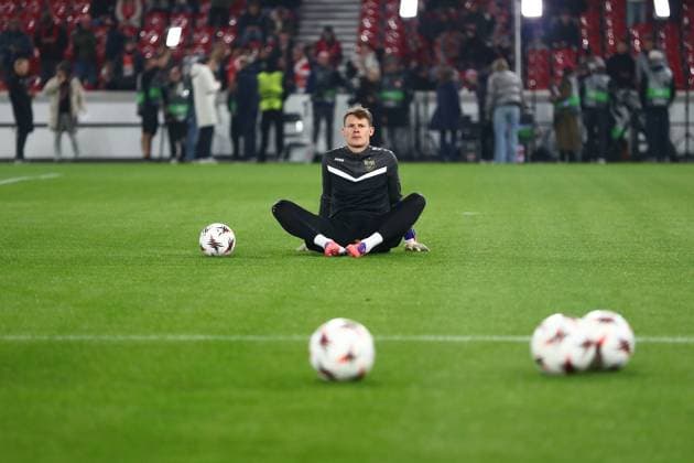 06 11 2025, xmohx, Football UEFA Europa League, VfB Stuttgart Feyernoord Rotterdam v l Alexander Nübel VfB Stuttgart Warmup warm up Warm up before the match DFL DFB REGULATIONS PROHIBIT ANY USE OF PHOTOGRAPHS as IMAGE SEQUENCES and or QUASI VIDEO Stuttgart