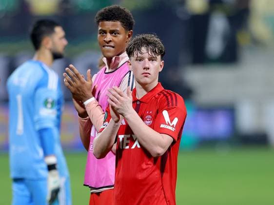 Dylan Lobban of Aberdeen applauds supporters after their side s draw AEK Larnaca v Aberdeen, UEFA Conference League, Group Stage, Football, AEK Arena, Larnaca, Cyprus - 06 Nov 2025Larnaca AEK Arena Cyprus EDITORIAL USE ONLY No use with unauthorised audio, video, data, fixture lists, club league logos or live services. Online in-match use limited to 120 images, no video emulation. No use in betting, games or single club league player publications. Copyright: xCharaxSavvides Shutterstockx 15642241dt