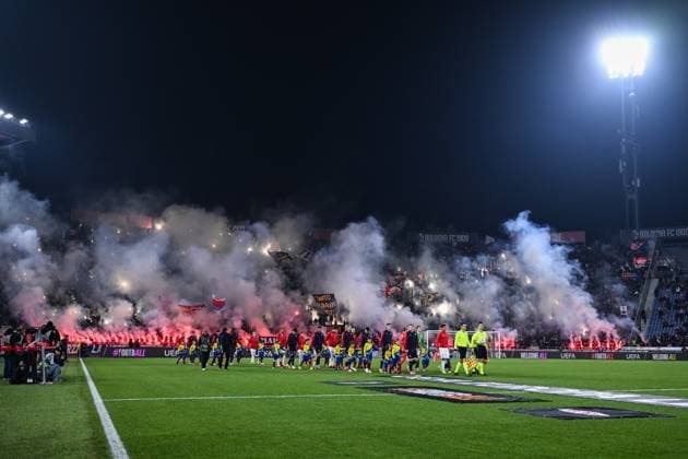 251106 Fans of Bologna ahead of the Europa League football match between Bologna and Brann on November 6, 2025 in Bologna Photo Image Photo BILDBYRAN kod XY XY0083 fotboll football soccer fotball uefa europa league europa league bologna brann bbeng publik pyroteknik  Copyright: ImagexPhoto BB251106ZM007