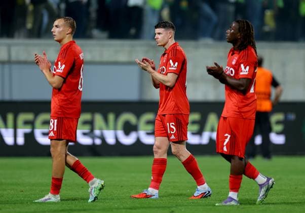 (Left to right) Topi Keskinen, Kevin Nisbet and Adil Aouchiche of Aberdeen applauds supporters after their side s draw AEK Larnaca v Aberdeen, UEFA Conference League, Group Stage, Football, AEK Arena, Larnaca, Cyprus - 06 Nov 2025Larnaca AEK Arena Cyprus EDITORIAL USE ONLY No use with unauthorised audio, video, data, fixture lists, club league logos or live services. Online in-match use limited to 120 images, no video emulation. No use in betting, games or single club league player publications. Copyright: xCharaxSavvides Shutterstockx 15642241dk