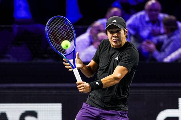 Moselle Open : tournoi de tennis, à Metz PHOTOPQR LE REPUBLICAIN LORRAIN Hugo AZMANI ; Metz ; 06 11 2025 ; Moselle Open : 22e édition du tournoi de tennis, aux Arènes, à Metz; Learner Tien (USA), lors de son match en quart de finale contre Matteo Berrettini Metz Moselle Lorraine France  Copyright: xPHOTOPQR LExREPUBLICAINxLORRAIN xHugoxAZMANIx 20251106RBL0865 20251106RBL0865