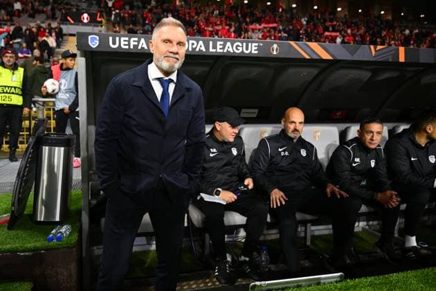 SC Braga v KRC Genk - UEFA Europa League BRAGA, PORTUGAL - NOVEMBER 06 : Fink Thorsten head coach of KRC Genk before the start of the game during the UEFA Europa League 2025 26 League Phase MD4 match between SC Braga and KRC Genk on November 6, 2025 in Braga, Portugal, 06 11 2025 Braga Portugal  Copyright: xVincentxKalutx