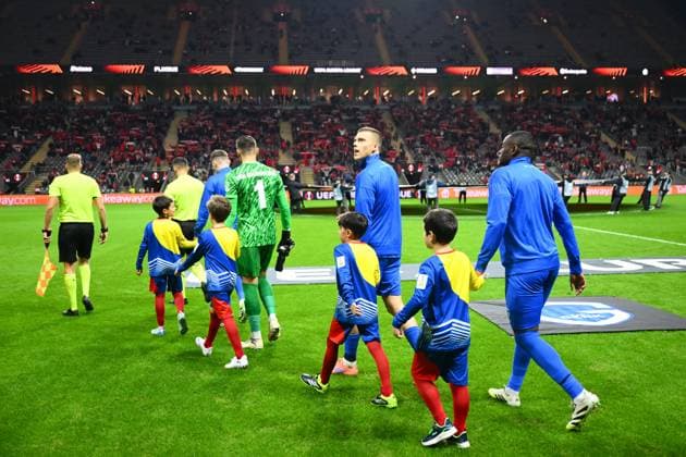 SC Braga v KRC Genk - UEFA Europa League BRAGA, PORTUGAL - NOVEMBER 06 : Heymans Daan midfielder of KRC Genk entering the field during the UEFA Europa League 2025 26 League Phase MD4 match between SC Braga and KRC Genk on November 6, 2025 in Braga, Portugal, 06 11 2025 Braga Portugal  Copyright: xVincentxKalutx