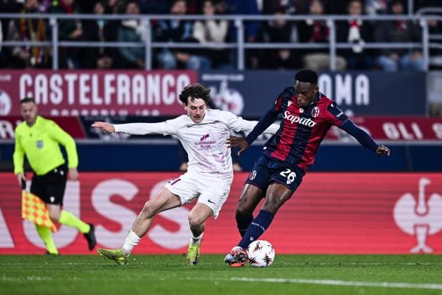 251106 Denzel De Roeve of Brann and Jhon Lucumi of Bologna during the Europa League football match between Bologna and Brann on November 6, 2025 in Bologna Photo Image Photo BILDBYRAN kod XY XY0083 fotboll football soccer fotball uefa europa league europa league bologna brann bbeng  Copyright: ImagexPhoto BB251106ZY008