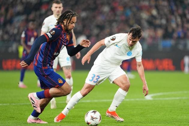 Switzerland UEFA Europa League 2025 26, FC Basel 1893 vs FCSB Bucharest St Jakob Park, Basel Juri Cisotti 28 Bucharest in duel with Marin Soticek 19 Basel Basel Basel St Jakob Park Basel Switzerland Copyright: xKjetilxWaberx