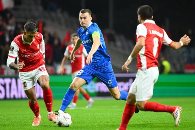 SC Braga v KRC Genk - UEFA Europa League BRAGA, PORTUGAL - NOVEMBER 06 : Heynen Bryan midfielder of KRC Genk in action during the UEFA Europa League 2025 26 League Phase MD4 match between SC Braga and KRC Genk on November 6, 2025 in Braga, Portugal, 06 11 2025 Braga Portugal  Copyright: xVincentxKalutx